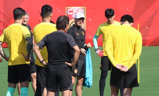 体育社区-国足已全面对位泰国欲见招拆招 赛前踩场=走过场？